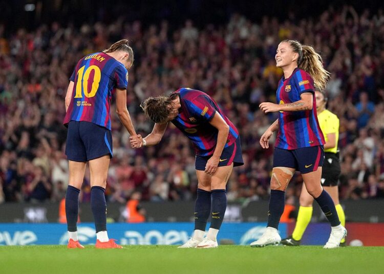 Barcelona Femení players competing against HB Køge in the UEFA Women's Champions League.