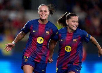 Clàudia Pina and FC Barcelona Femení celebrate their 8-0 victory over HB Køge in the UEFA Women's Champions League.